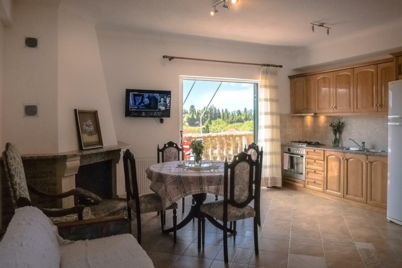 レフキンミModern Flat With Beautiful Views In South Of Corfuアパートメント エクステリア 写真